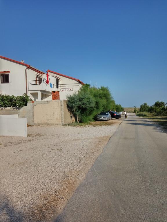 Apartments Leon Ražanac Exterior foto